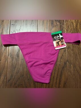 Maidenform Women's Seamless Comfort Waistband Thong in Venture Pink L/7